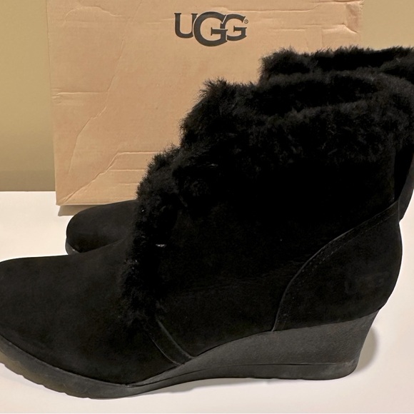 UGG JEOVANA SUEDE WATERPROOF WEDGE ANKLE BOOT SIZE 11 WOMEN - Picture 4 of 16
